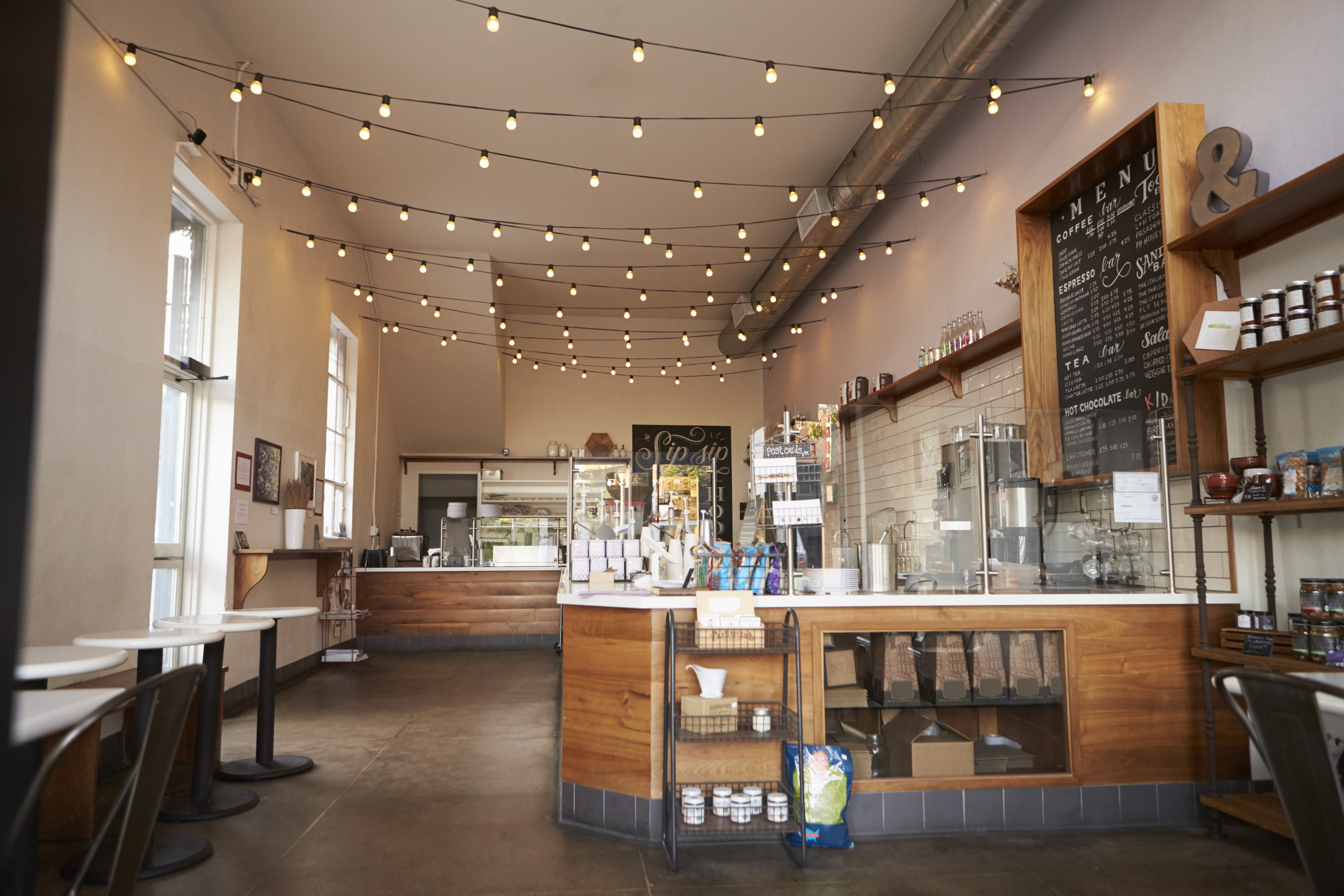 /media/nnpihkyb/empty-cafe-or-bar-interior-daytime-2026-01-05-23-01-31-utc.jpg