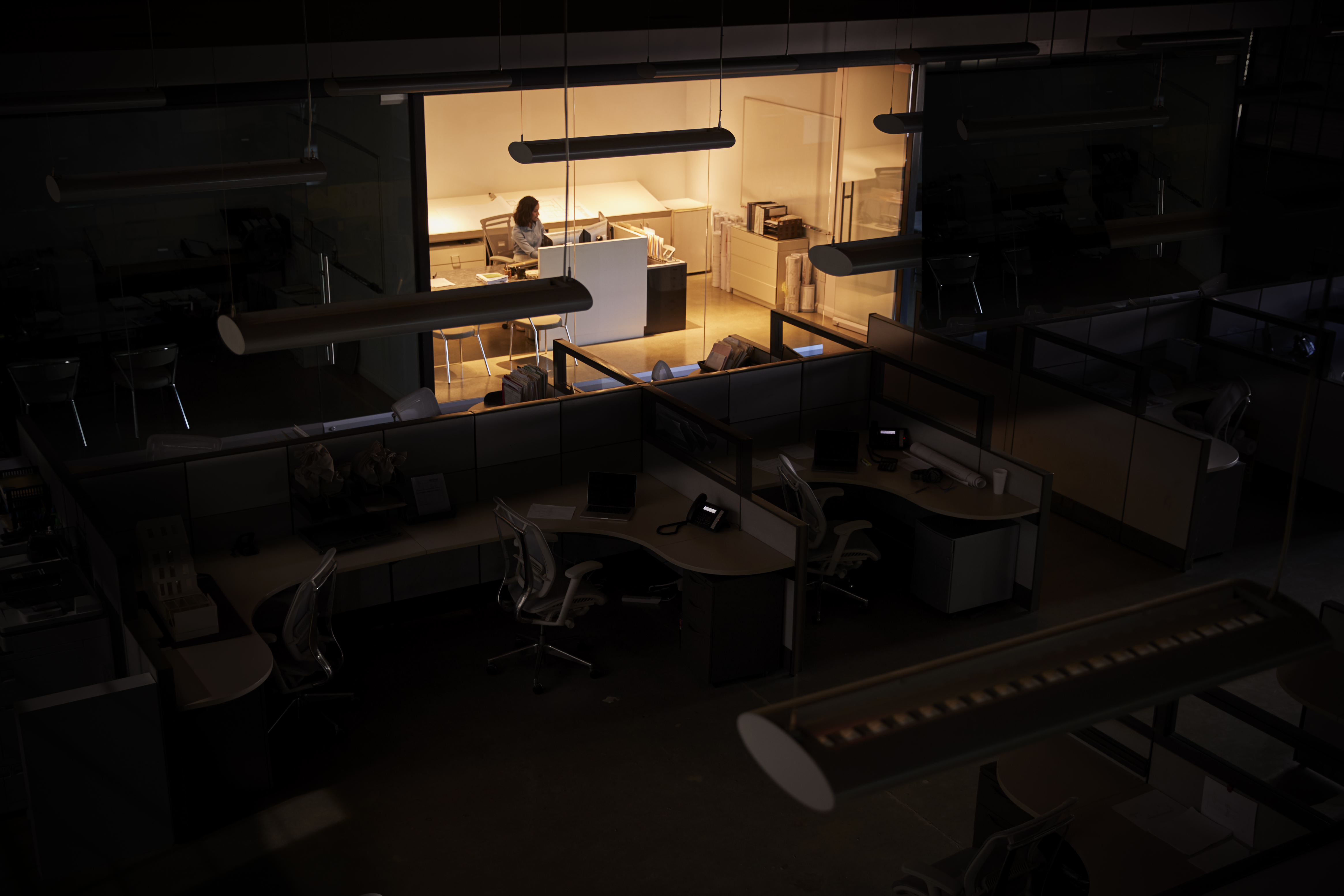 /media/ueceeznp/office-worker-working-late-in-an-otherwise-dark-of-2026-03-10-04-50-16-utc.jpg